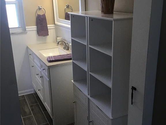 4th image of 410 Shade Dr
