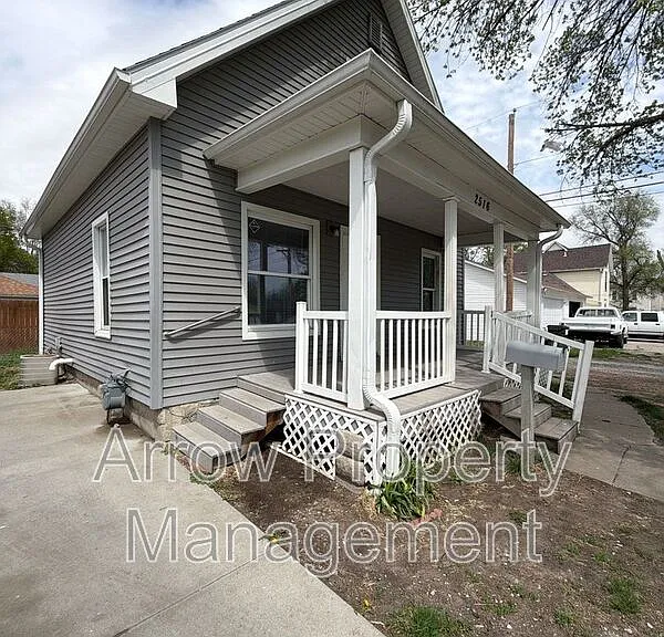 2516 Dudley St — Photo 1