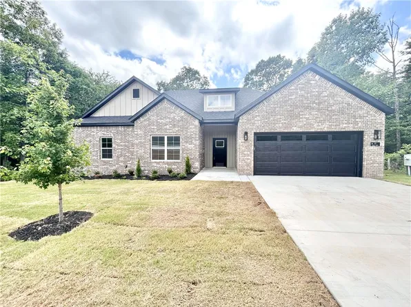 77 Argyll Dr, Bella Vista, AR 72715