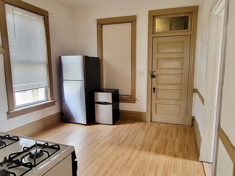 2155 N Kilbourn Ave — Photo 3