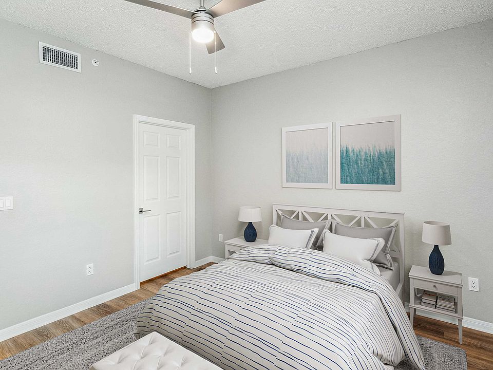 Deluxe Home Bedroom