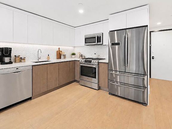 2nd image of 2128 Ocean Ave #7A