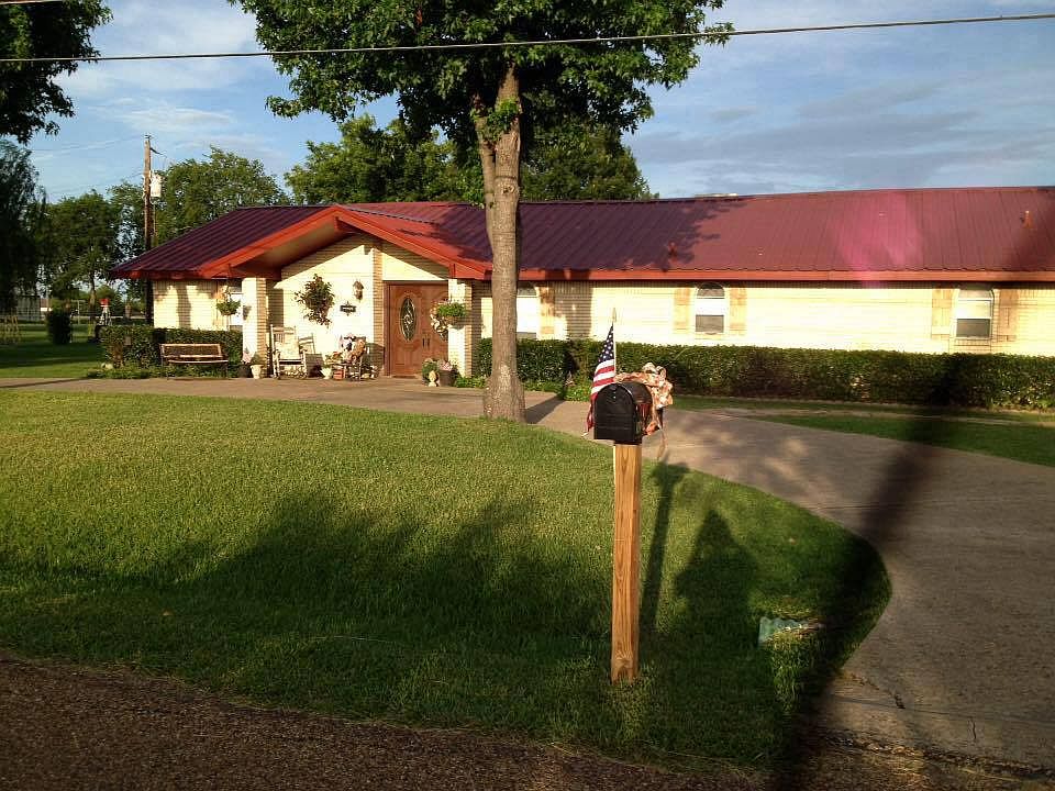 1st image of 109 S Grand Ave