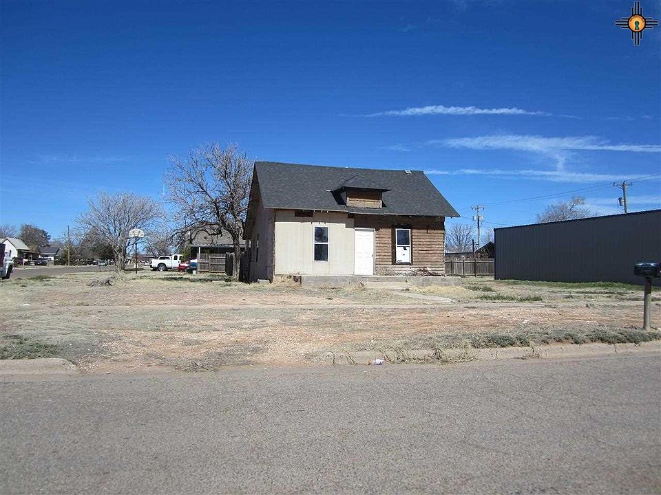 2nd image of 220 W 10th St
