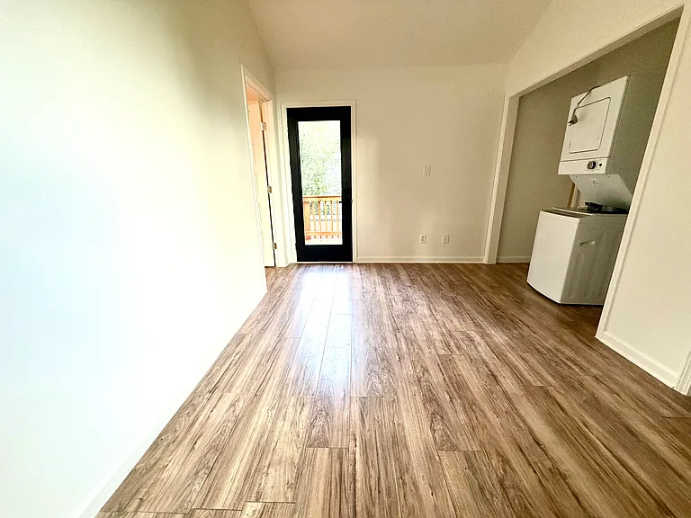 1304 Singleton Ave — Photo 21
