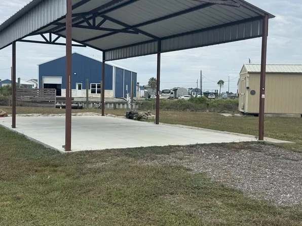 111 Gadwall Ln, Rockport, TX 78382