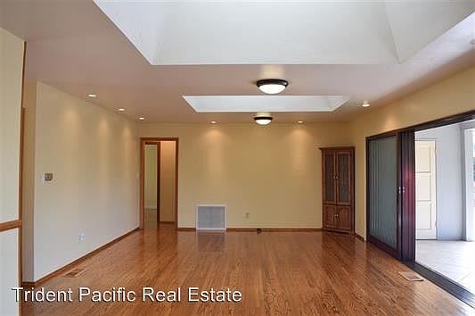 4th image of 604 Catalina Blvd