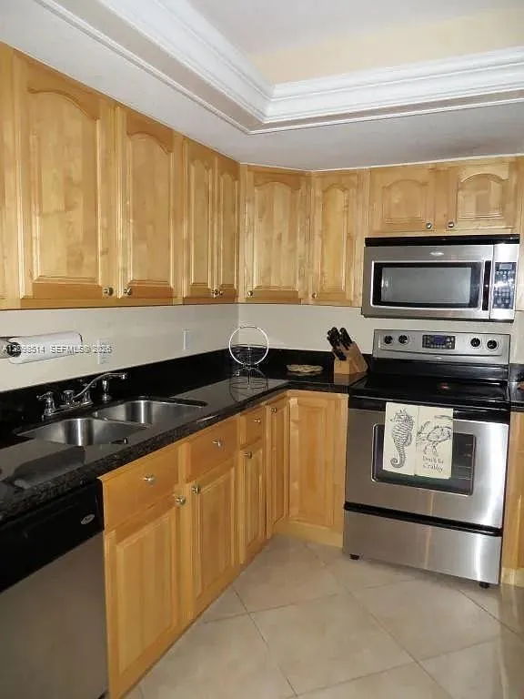 Catamaran L Condominium — Photo 1