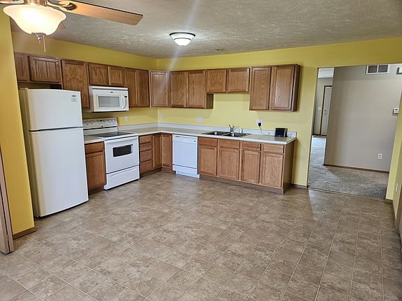 2nd image of 1826 Park West Dr
