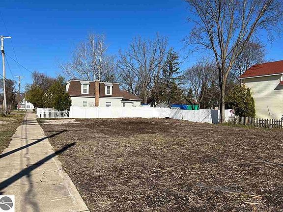 2nd image of 526 S Park St