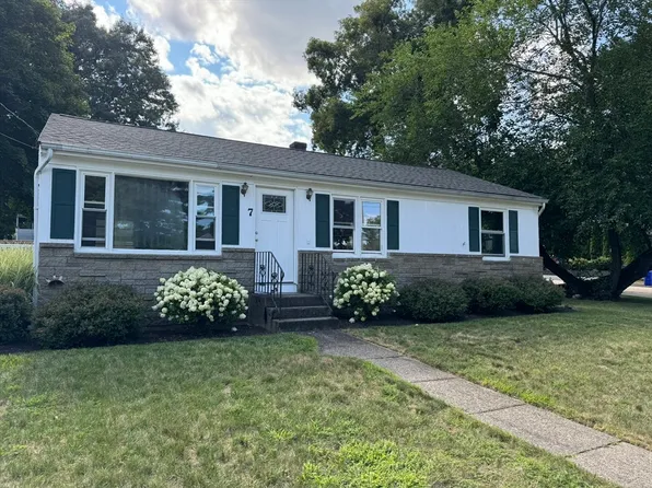 7 Gardner Ave, Attleboro, MA 02703