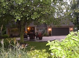 25345 Bridlepath Ln, Farmington Hills, MI 48335