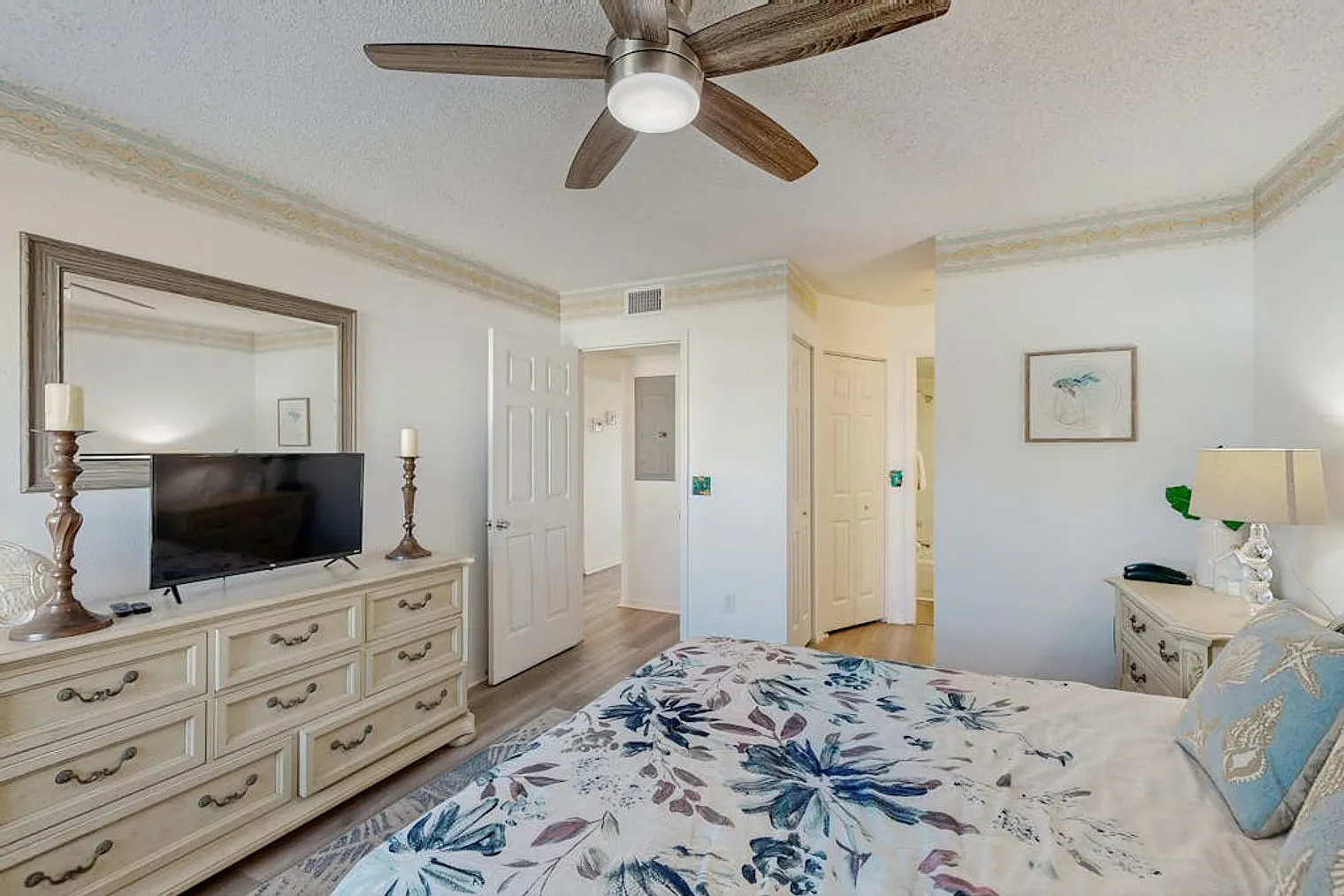 2 bed, 2.0 bath, 979 sqft, $3,402 — Photo 4