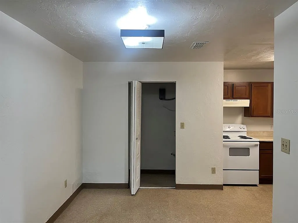 2 bed, 1.0 bath, 837 sqft, $1,200 — Photo 3