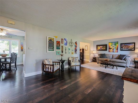 4th image of 325 Crestview Dr