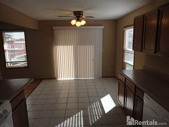 3rd image of 516 Santolina Dr