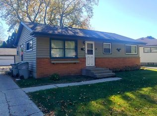 8207 W Lynmar Ter, Milwaukee, WI 53222