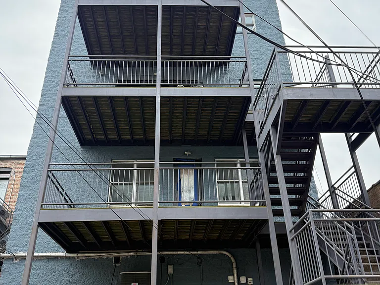 3234 W Fullerton Ave #REAR — Photo 24