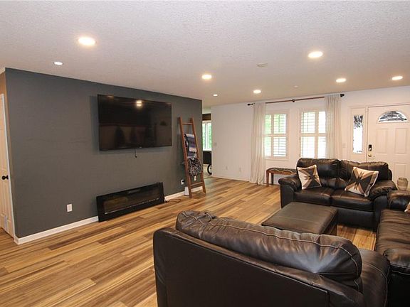 4th image of 23305 S Hickory Ct