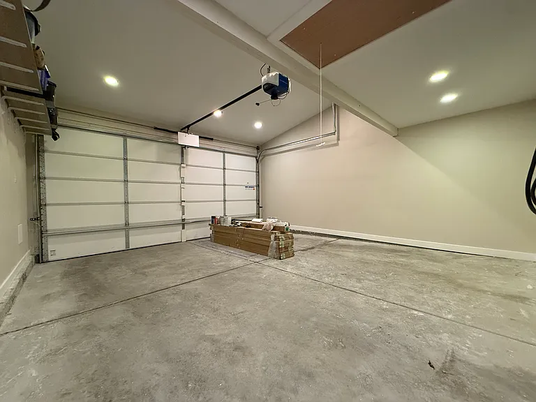 2352 Irving St — Photo 18