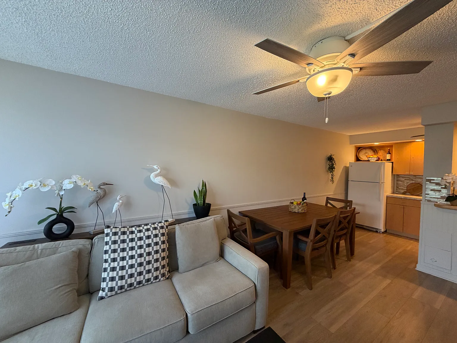 2 bed, 792 sqft, $3,400 — Photo 3