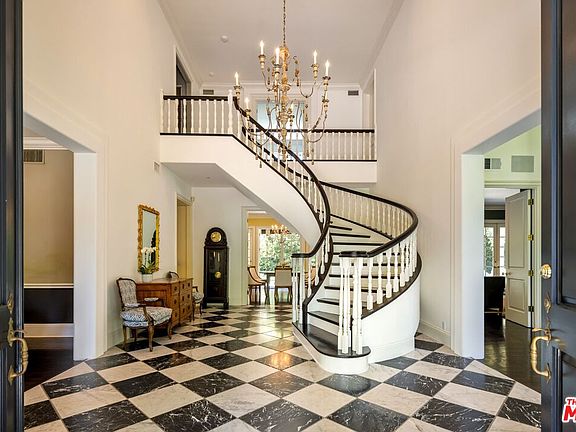 4th image of 5425 Encino Ave