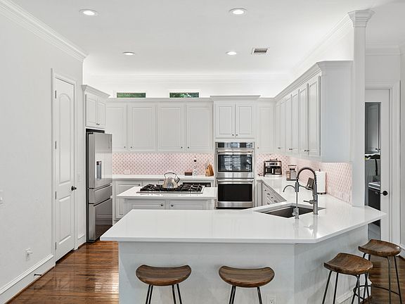 3rd image of 7323 Coronado Ave #1
