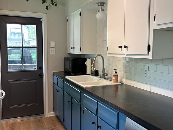 5th image of 3104 Birdwood Cir