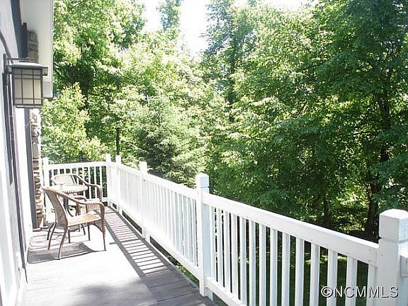 4th image of 144 Beechwood Cir