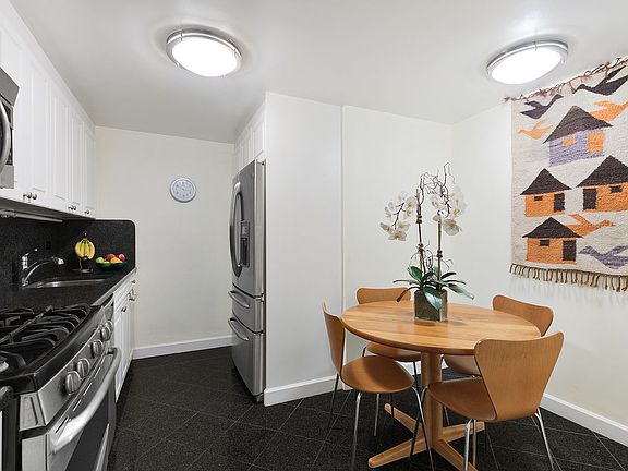 5th image of 415 E 52nd St APT 1HC