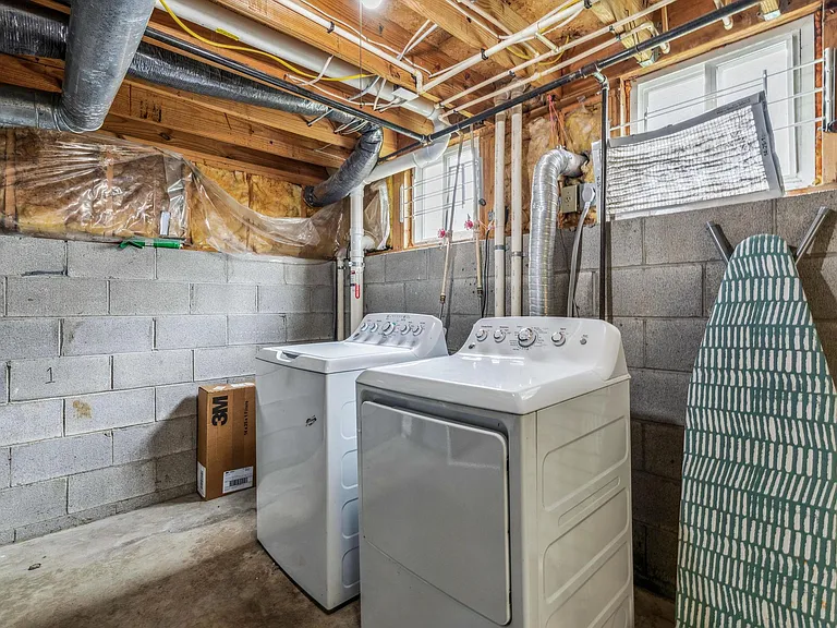 3270 Gurtis Dr — Photo 23