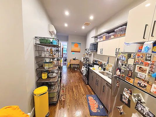 4th image of 1084 Bedford Ave #G