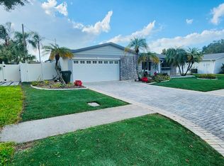 898 Corvette Dr, Largo, FL 33771