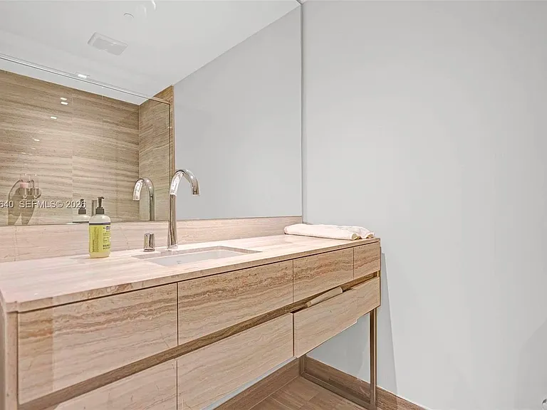 18975 Collins Ave #8 — Photo 7