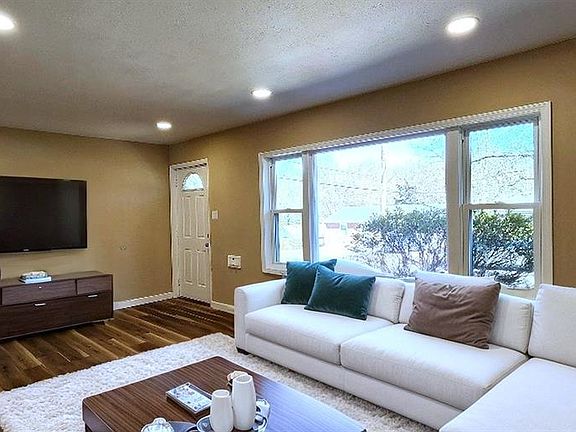 3rd image of 8419 Falmouth Dr