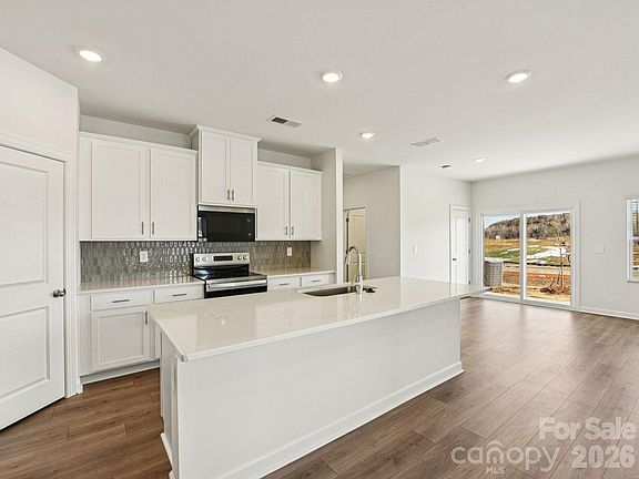 3rd image of 441 Markridge Loop