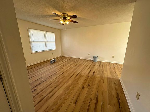 2nd image of 922 Beverly Dr #A