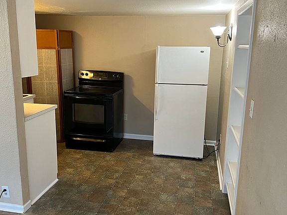 3rd image of 134 1/2 S Young St