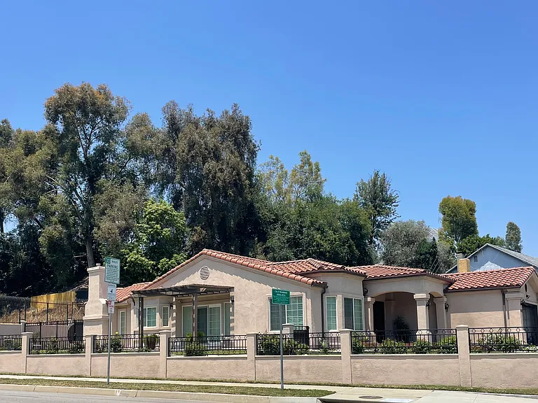903 Rose Glen Ave — Photo 1