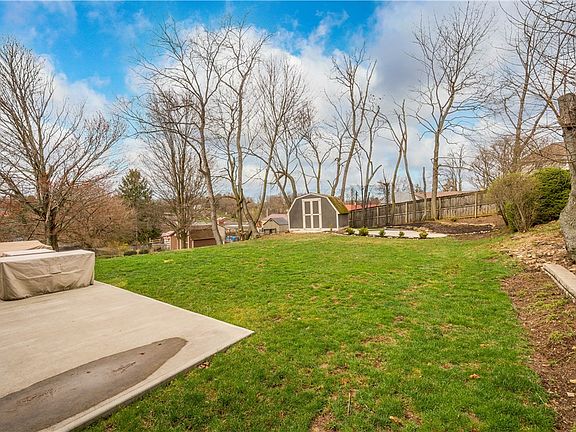 3rd image of 658 Elaine Dr