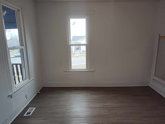 4th image of 220 Blue Grass Ave