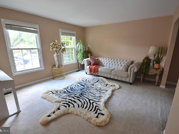 3rd image of 10270 Friendship Ct