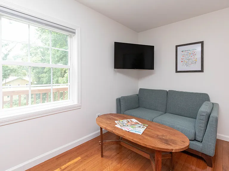 131 Courtland Ave — Photo 24