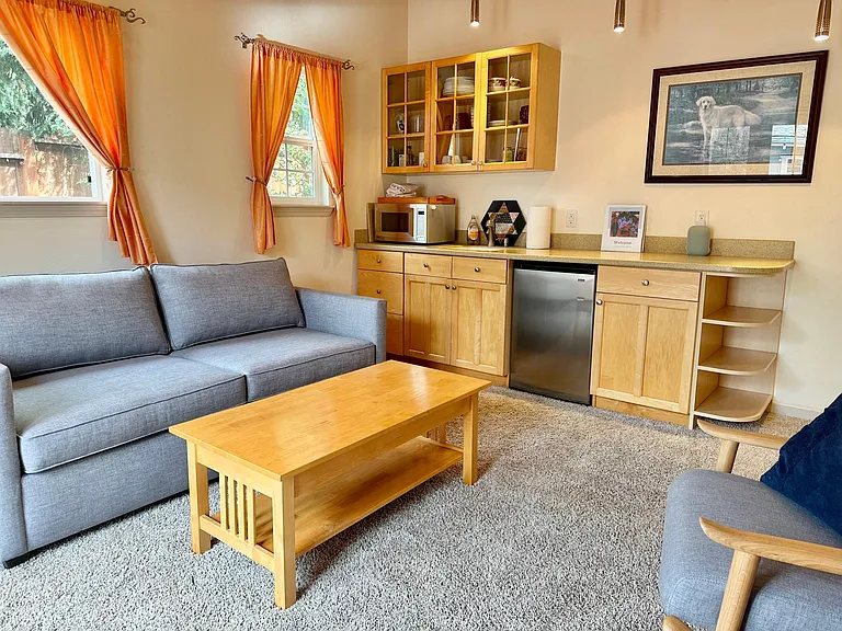 1820 Astor Ave #B — Photo 6