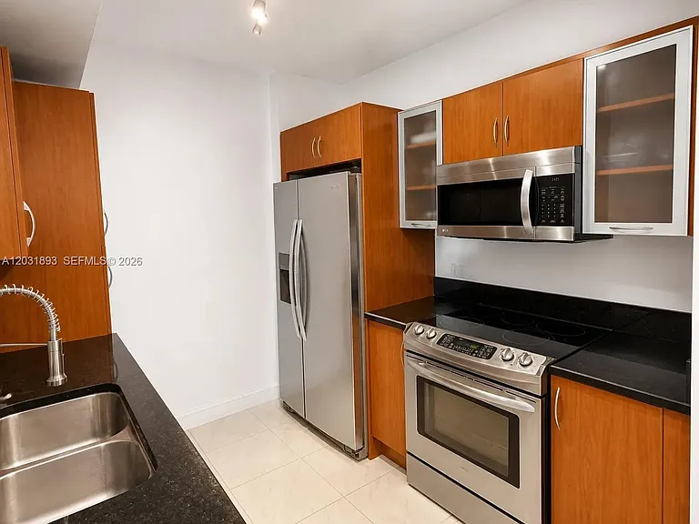 18800 NE 29th Ave #405 — Photo 2