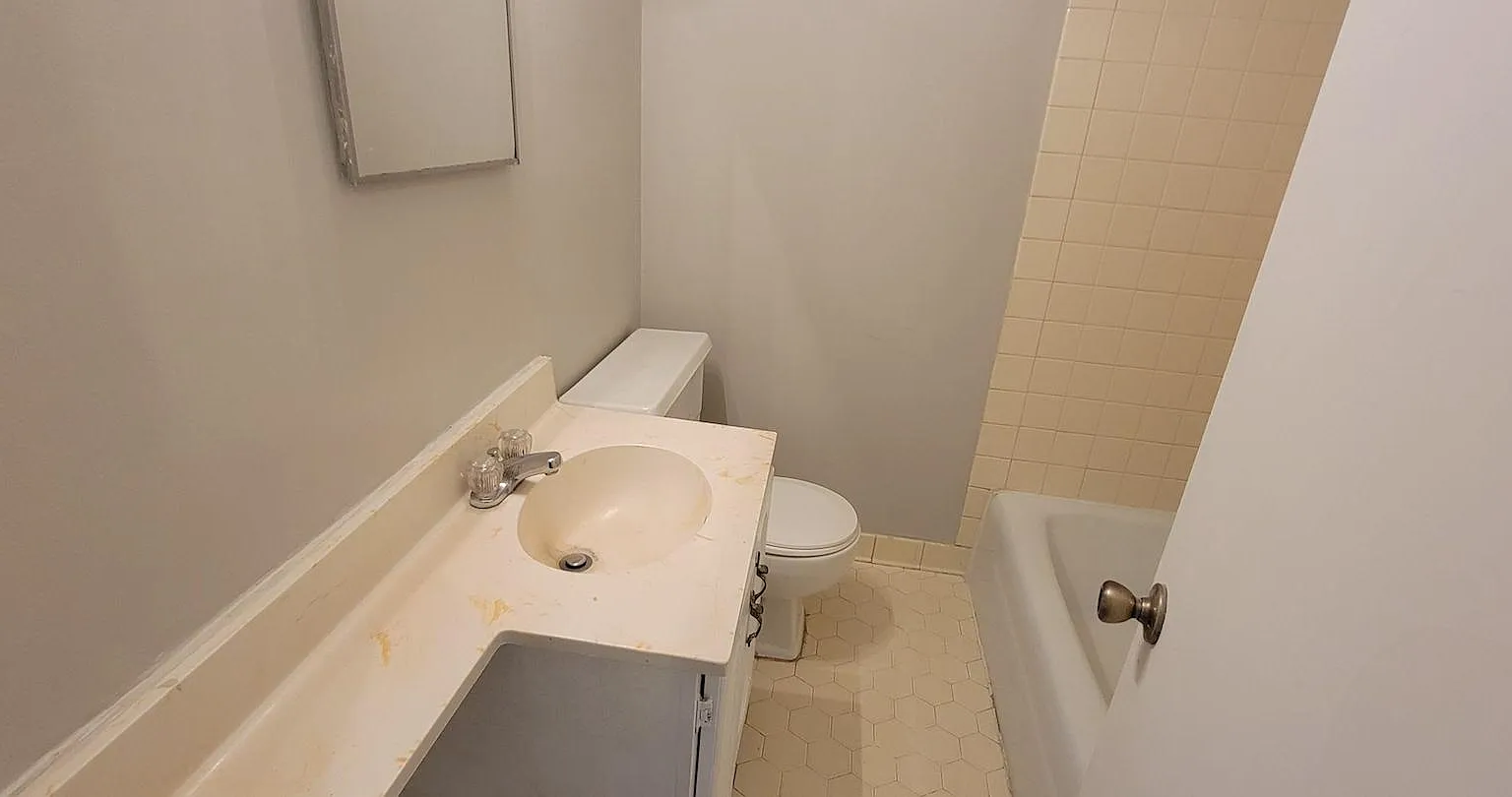 2 bed, 728 sqft, $995 — Photo 2