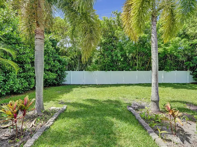 5569 Wind Drift Ln — Photo 12