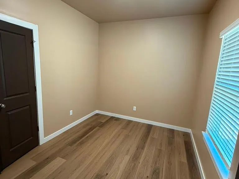 2504 SW H Ave — Photo 2