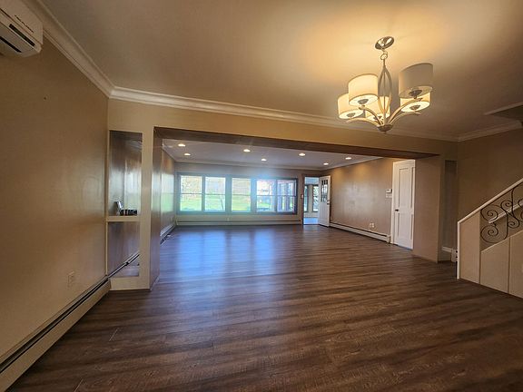 3rd image of 15 Greenvale Ln