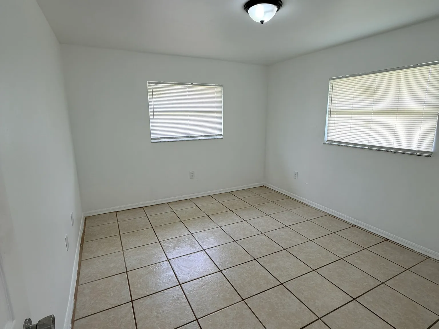 2 bed, $1,000 — Photo 2
